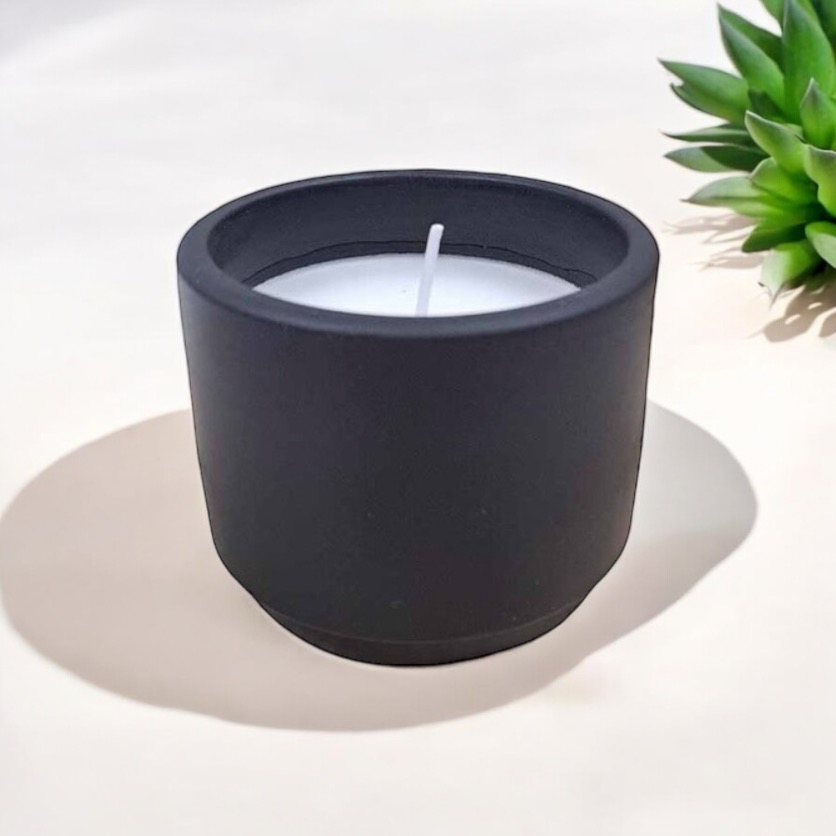 Kaarspotje keramiek - zwart – €3,00/st – set van 12